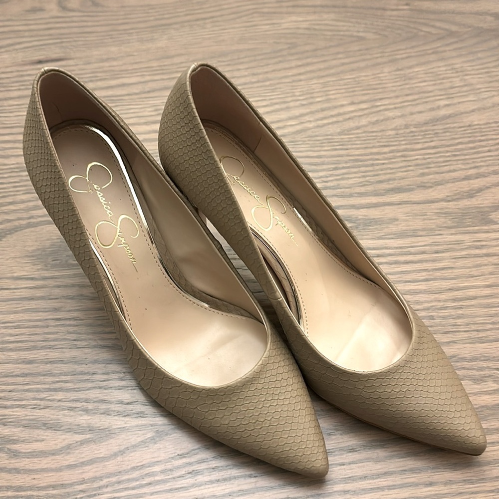 BRAND NEW - Jessica Simpson Beige pumps with texture
